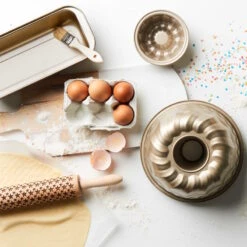 Gugelhupfform Ø 22 Cm SWEET BAKERY In Beige -Einrichtungsserien Geschäft butlers gugelhupfform o 22 cm sweet bakery in beige 2