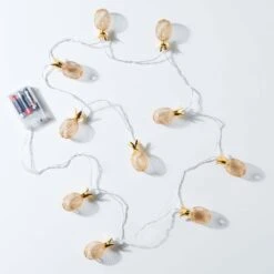 LED-Lichterkette Ananas 10 Lichter Mit USB-Batteriefach MIAMI In Gold 4 LED-Lichterkette Ananas 10 Lichter Mit USB-Batteriefach MIAMI In Gold -Einrichtungsserien Geschäft butlers led lichterkette ananas 10 lichter mit usb batteriefach miami in gold 2