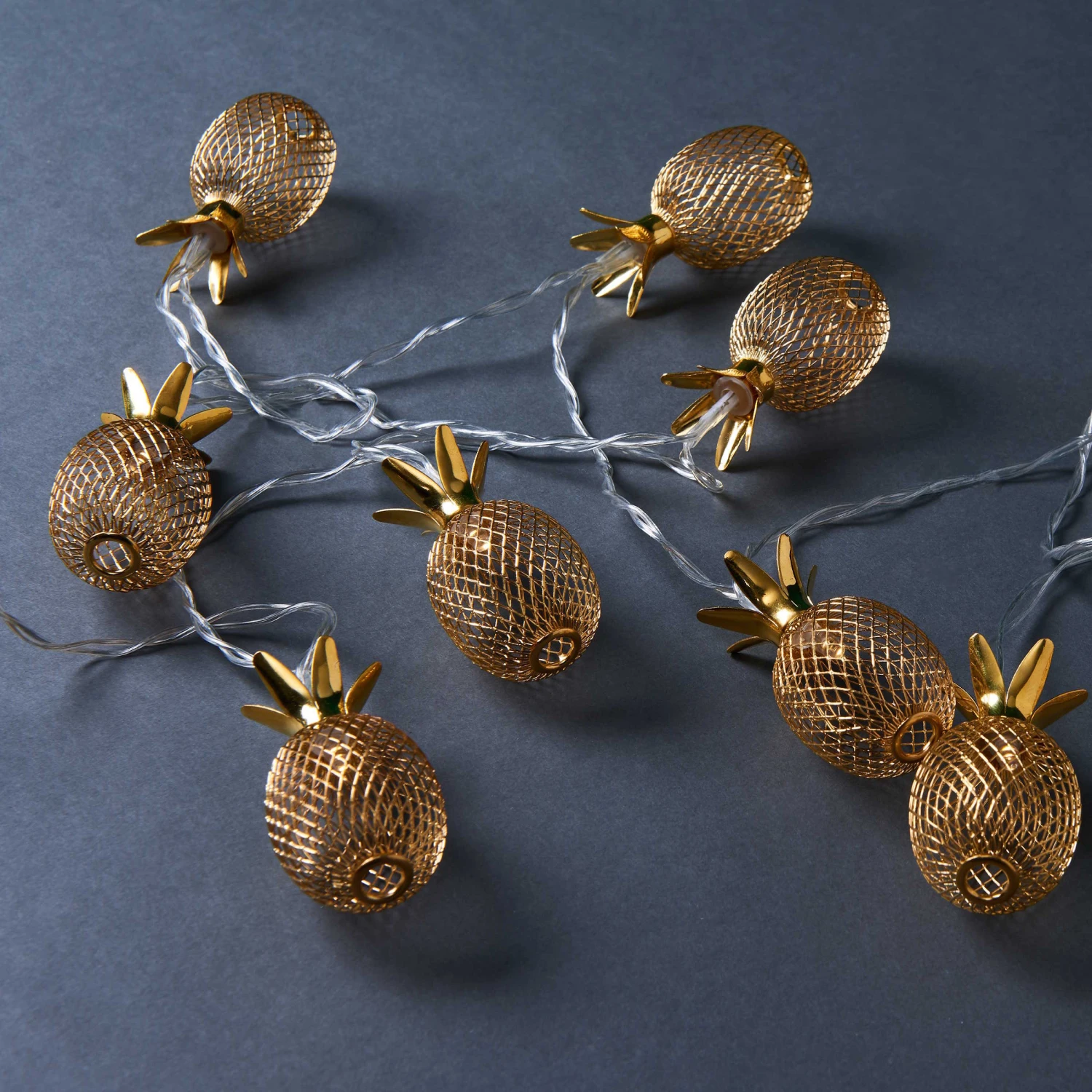 LED-Lichterkette Ananas 10 Lichter mit USB-Batteriefach MIAMI in Gold LED-Lichterkette Ananas 10 Lichter Mit USB-Batteriefach MIAMI In Gold -Einrichtungsserien Geschäft butlers led lichterkette ananas 10 lichter mit usb batteriefach miami in gold 4