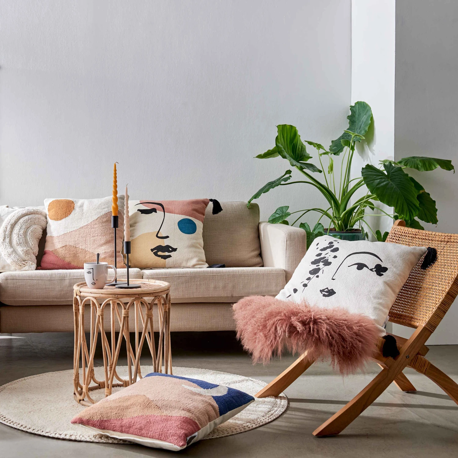 Teppich Hochflor mit Makramé Ø120cm BOHO LOUNGE in Beige Teppich Hochflor Mit Makramé Ø120cm BOHO LOUNGE In Beige -Einrichtungsserien Geschäft butlers teppich hochflor mit makrame o120cm boho lounge in beige 1